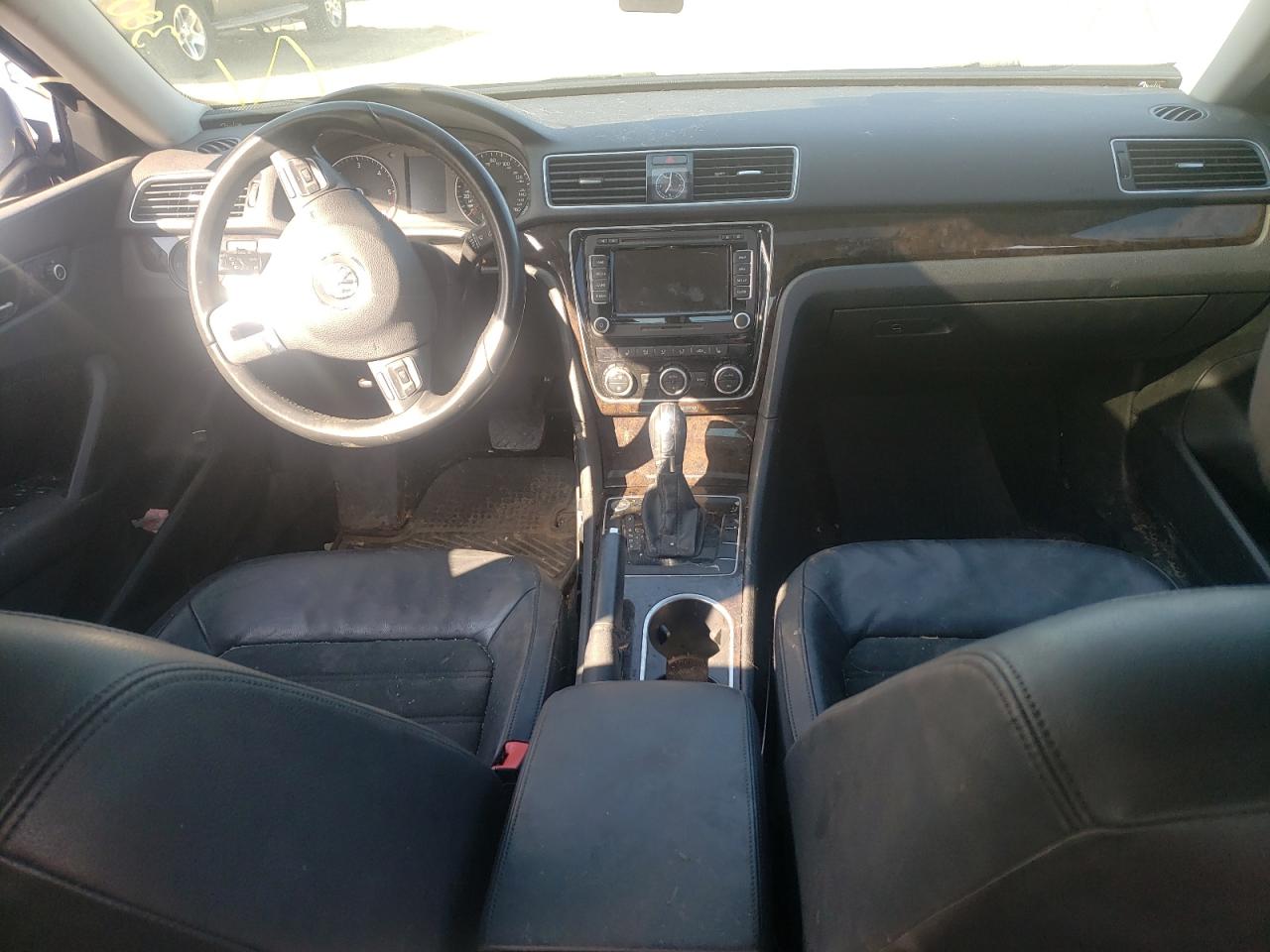 Photo 9 from auction – 2014 VOLKSWAGEN PASSAT SEL with VIN 1VWCN7A3XEC071659