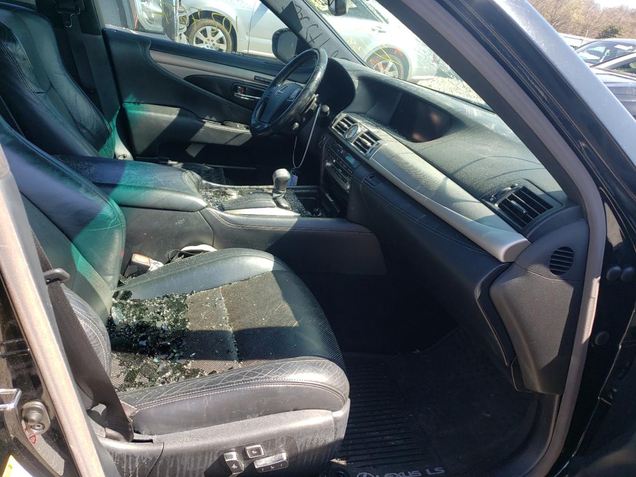 Photo 5 from auction – 2013 LEXUS LS 460 with VIN JTHBL5EF4D5116366