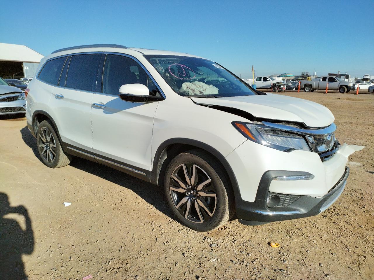 HONDA PILOT TOUR 2019 with VIN 5FNYF5H98KB037075 - Photo from auction