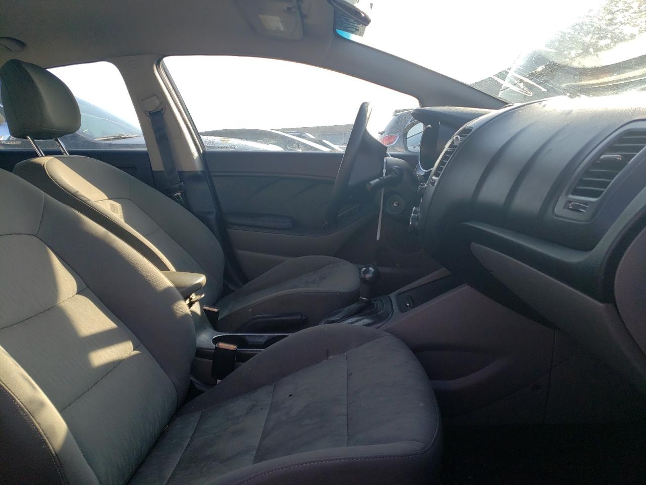 Photo 5 from auction – 2015 KIA FORTE LX with VIN KNAFK4A68F5433170