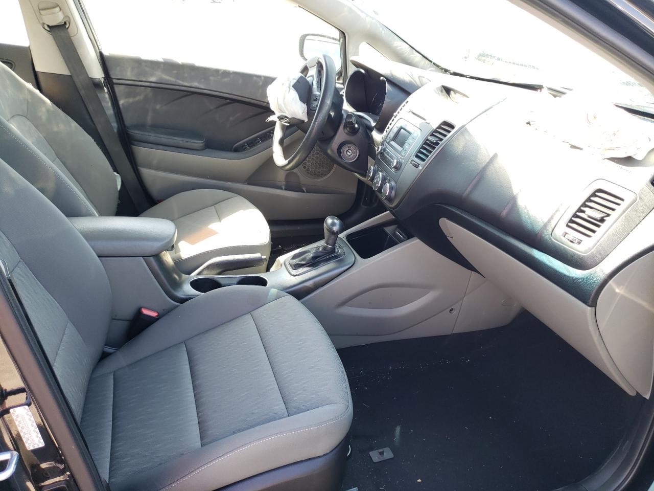 Photo 5 from auction – 2016 KIA FORTE LX with VIN KNAFK4A61G5550607