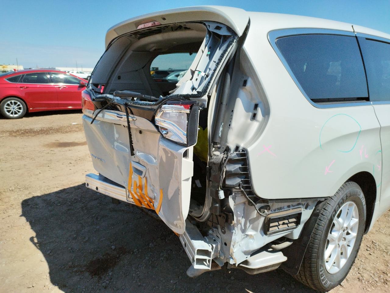 Photo 9 from auction – 2017 CHRYSLER PACIFICA T with VIN 2C4RC1DG0HR654302