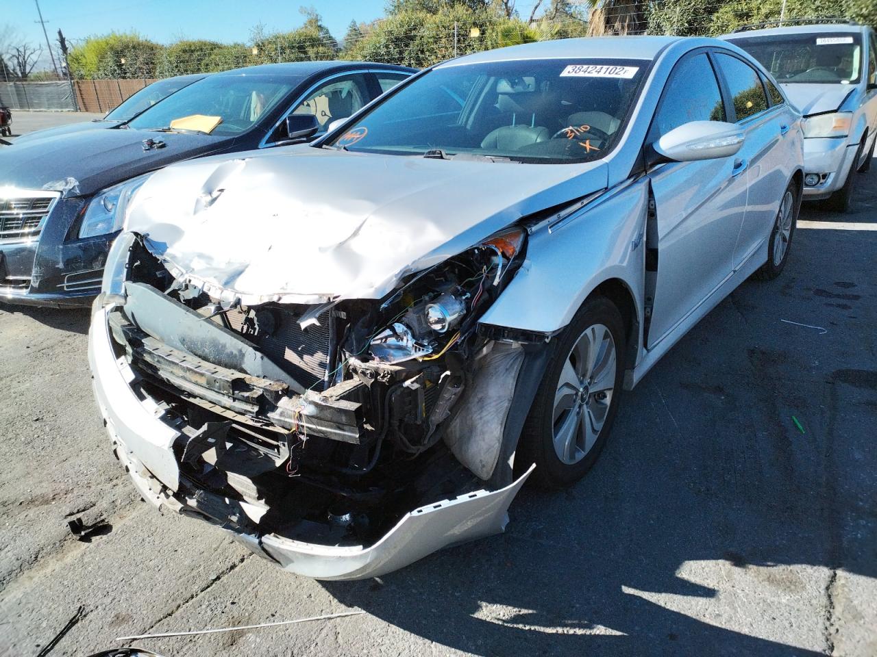 Photo 2 from auction – 2015 HYUNDAI SONATA HYB with VIN KMHEC4A44FA132375