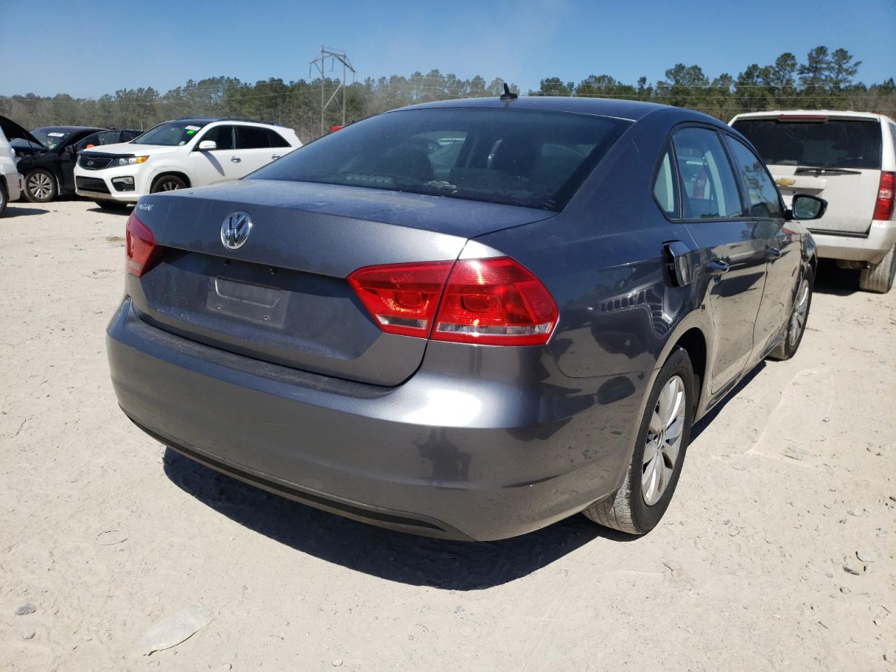 Photo 4 from auction – 2013 VOLKSWAGEN PASSAT S with VIN 1VWAP7A34DC048264