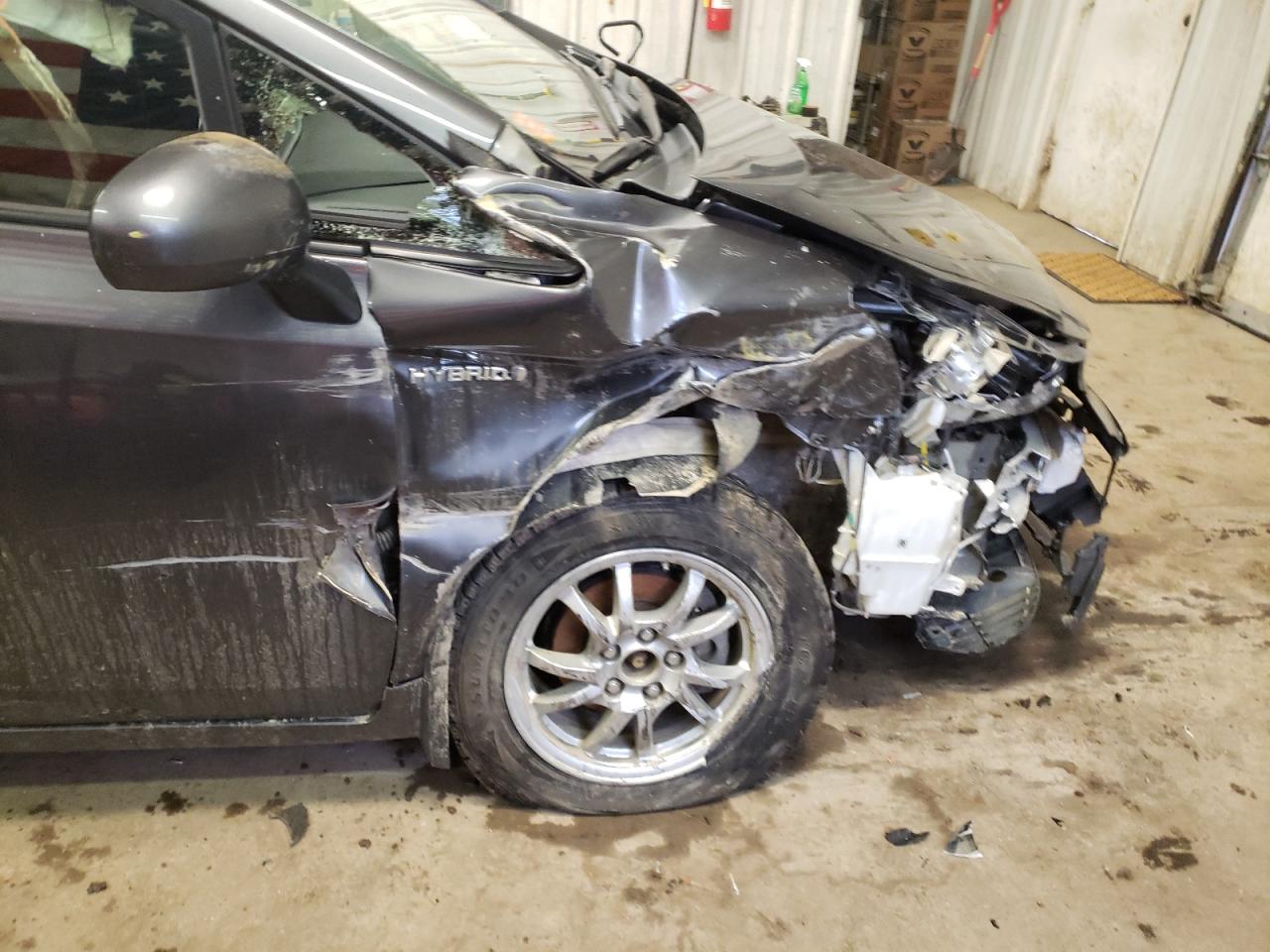 Photo 9 from auction – 2017 TOYOTA PRIUS V with VIN JTDZN3EU9HJ069751