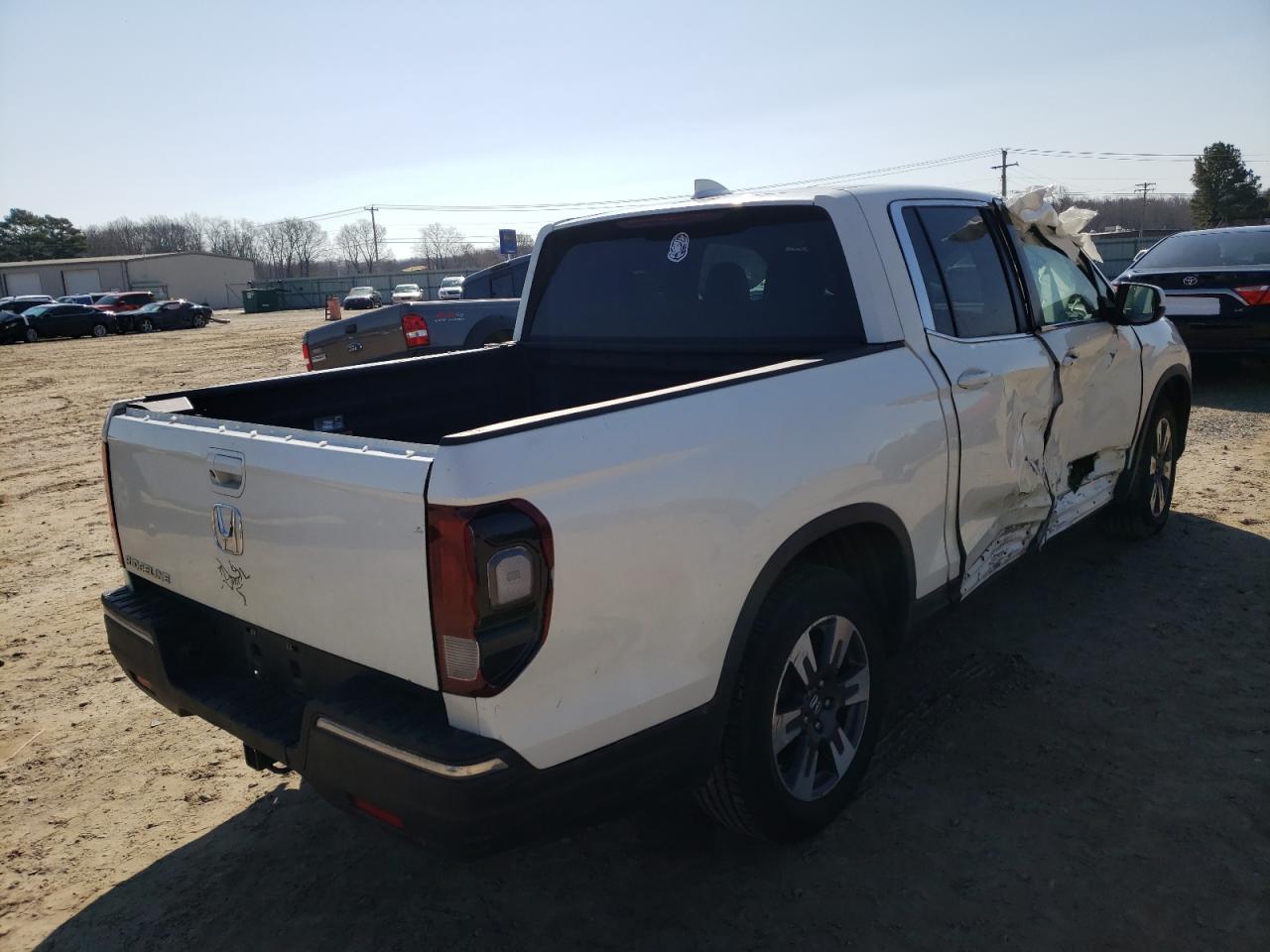 Photo 4 from auction – 2017 HONDA RIDGELINE with VIN 5FPYK2F56HB005560