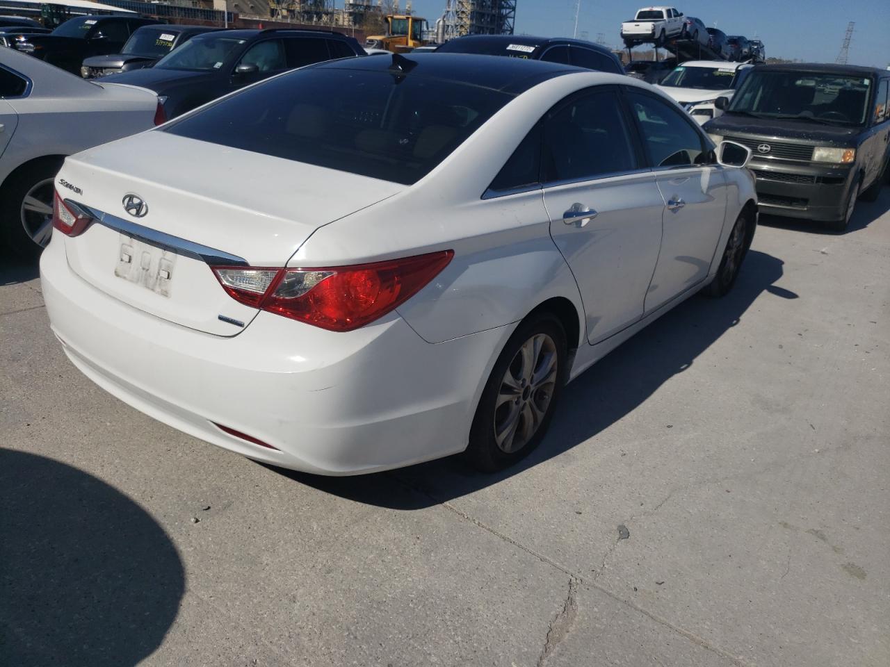 Photo 4 from auction – 2012 HYUNDAI SONATA SE with VIN 5NPEC4AC7CH368292