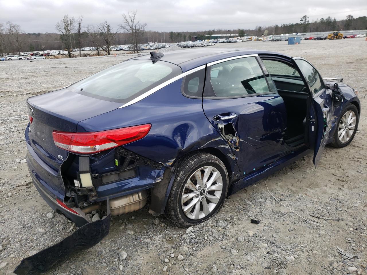 Photo 4 from auction – 2016 KIA OPTIMA EX with VIN 5XXGU4L36GG011447