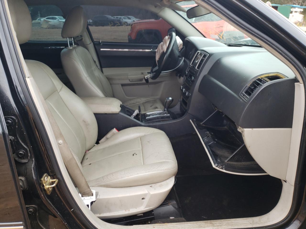 Photo 5 from auction – 2005 CHRYSLER 300 TOURIN with VIN 2C3JA53G85H595601