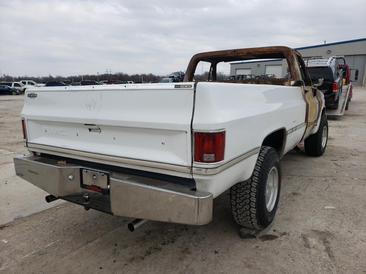 Photo 4 from auction – 1983 GMC C1500 with VIN 1GTCC14H0DS521319