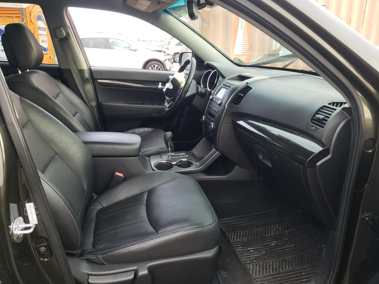 Photo 5 from auction – 2013 KIA SORENTO EX with VIN 5XYKUCA60DG316709