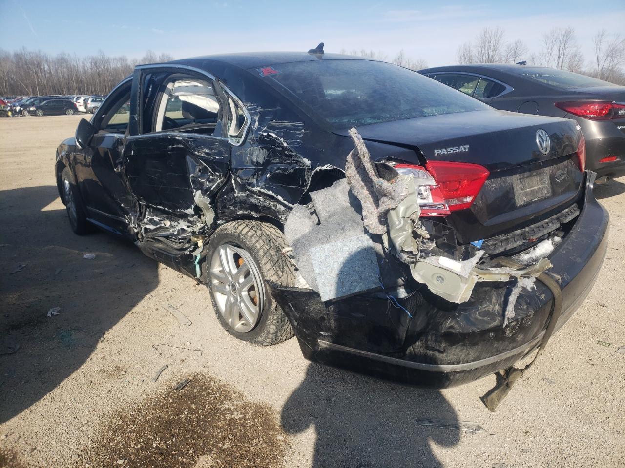 Photo 3 from auction – 2014 VOLKSWAGEN PASSAT SEL with VIN 1VWCN7A3XEC071659