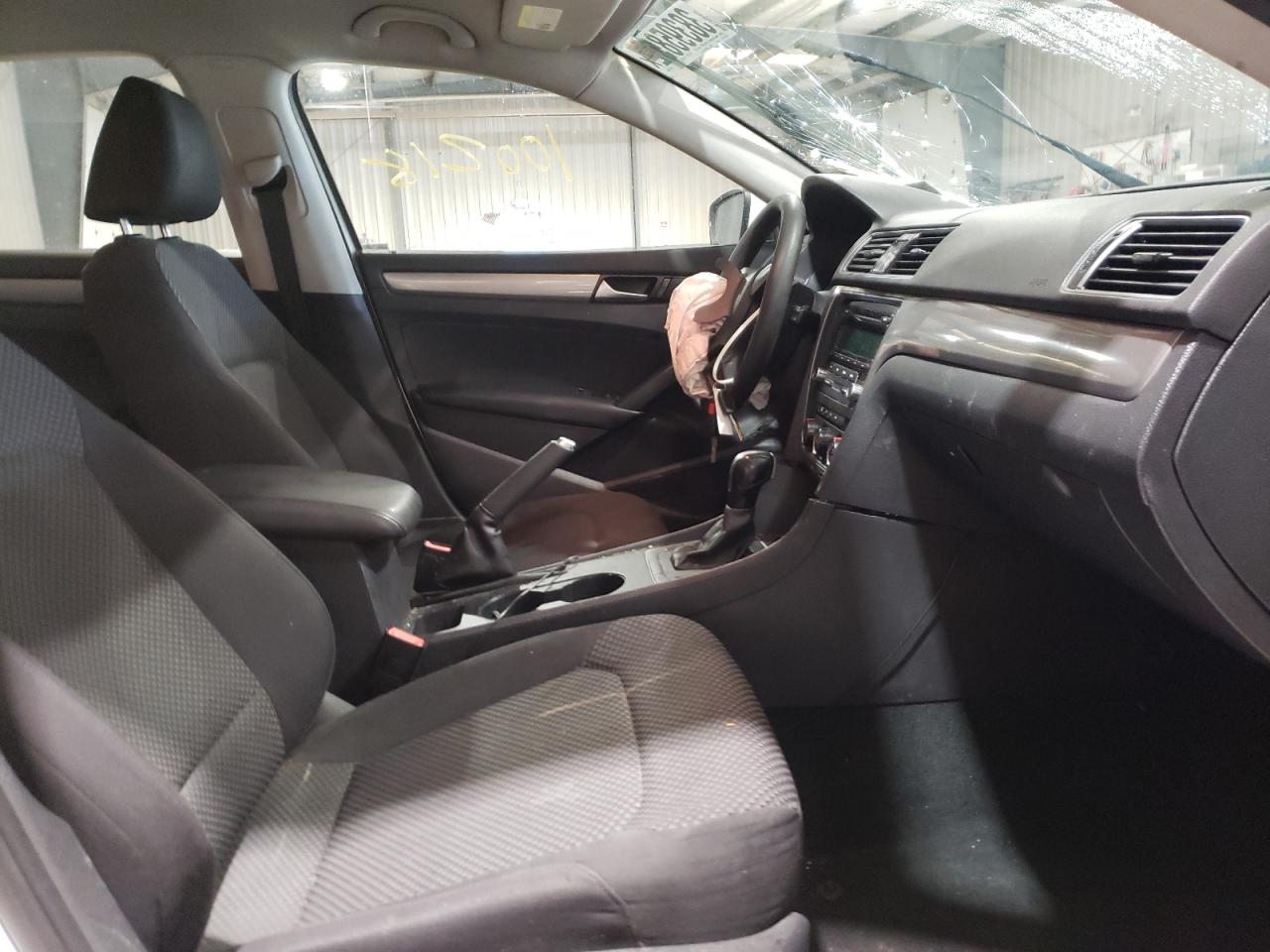 Photo 5 from auction – 2013 VOLKSWAGEN PASSAT S with VIN 1VWAP7A3XDC070558