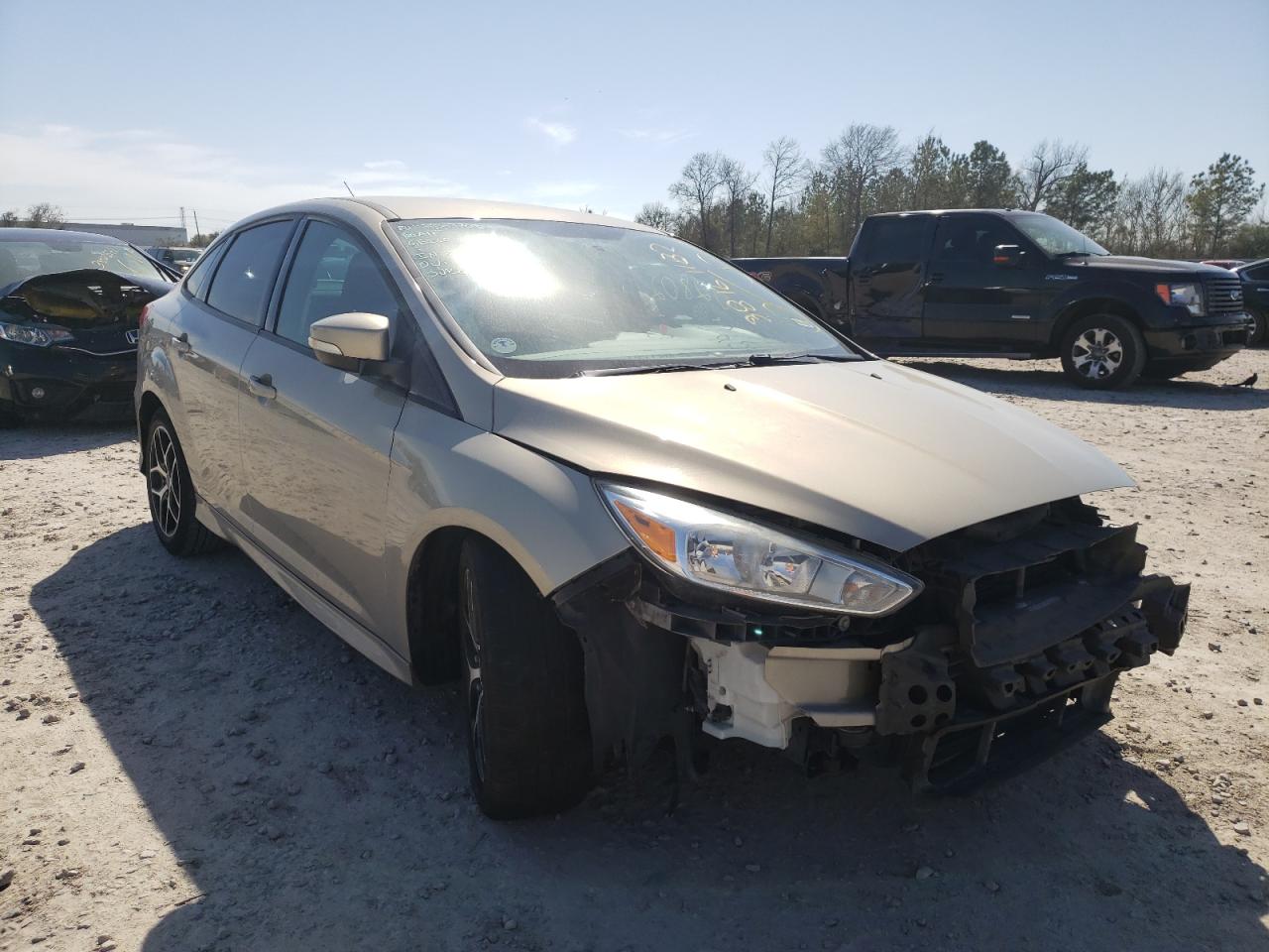FORD FOCUS SE 2015 with VIN 1FADP3F29FL348027 - Photo from auction