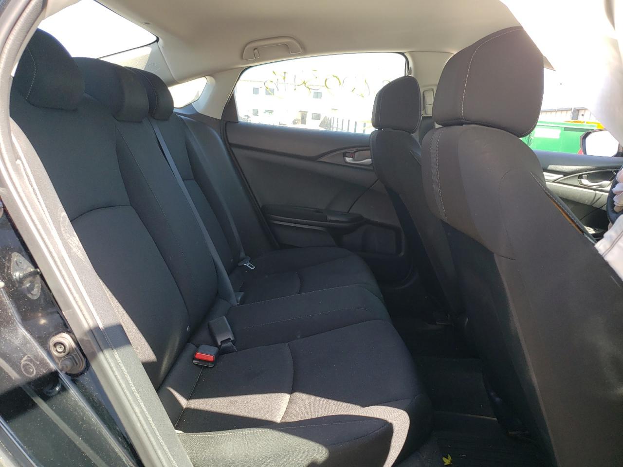 Photo 6 from auction – 2018 HONDA CIVIC LX with VIN 19XFC2F53JE034250