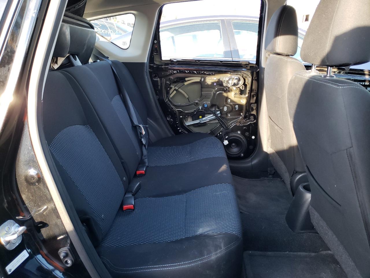 Photo 6 from auction – 2015 NISSAN VERSA NOTE with VIN 3N1CE2CP3FL401608