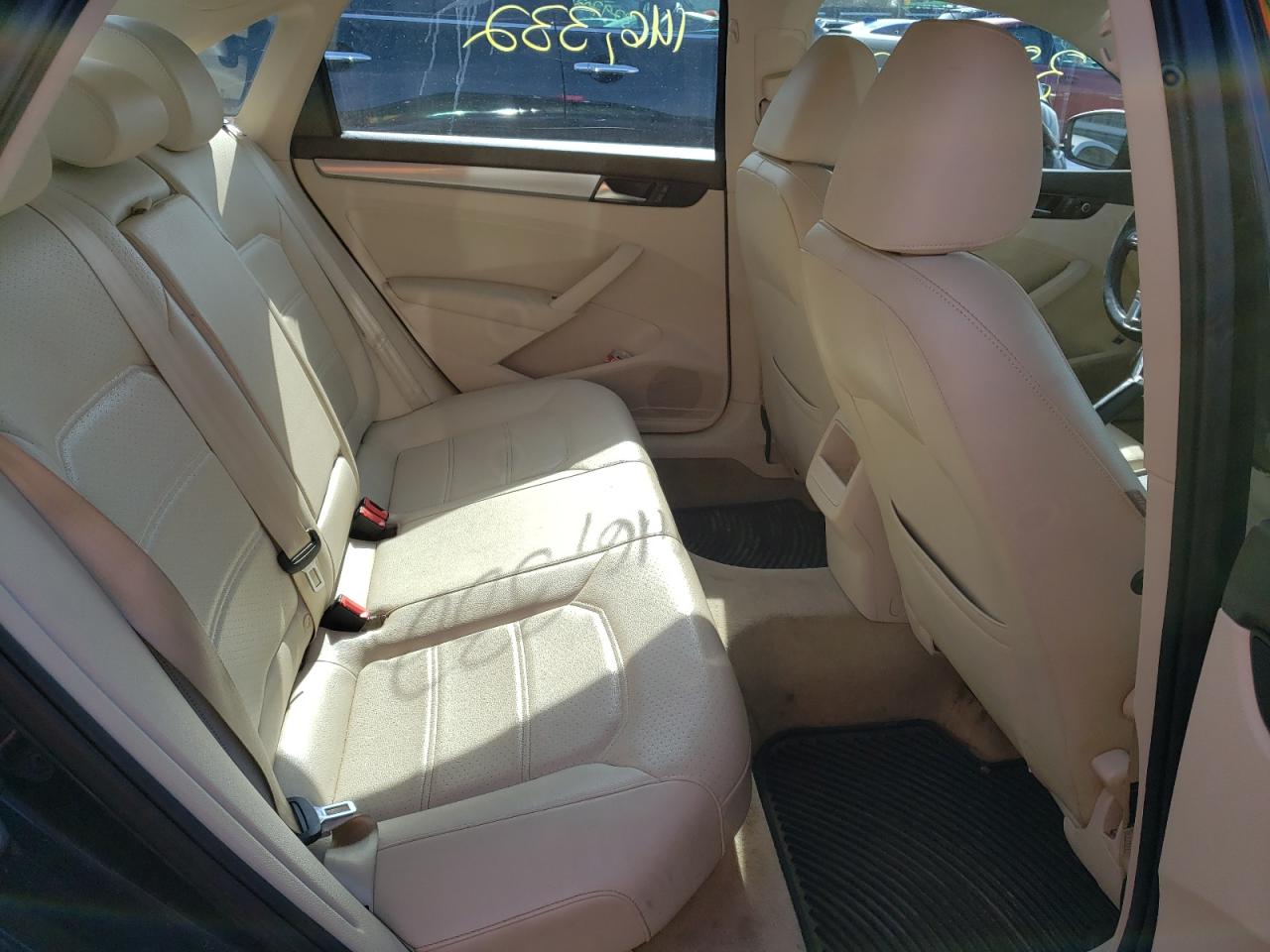 Photo 6 from auction – 2014 VOLKSWAGEN PASSAT S with VIN 1VWAP7A33EC010753