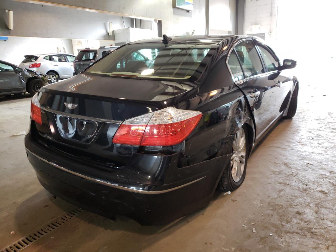 Photo 4 from auction – 2010 HYUNDAI GENESIS 4. with VIN KMHGC4DF3AU072179