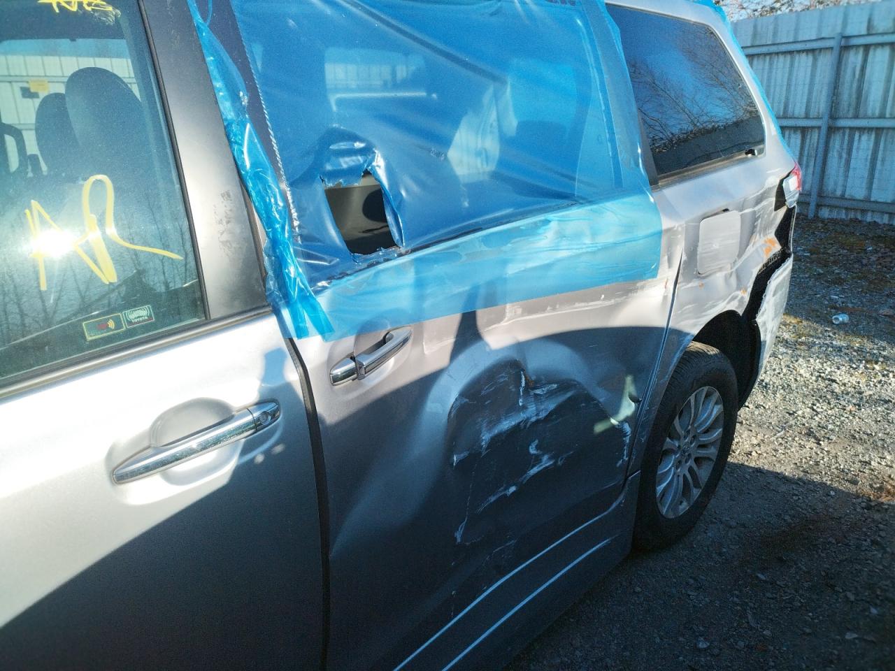 Photo 9 from auction – 2012 TOYOTA SIENNA XLE with VIN 5TDYK3DC6CS258642