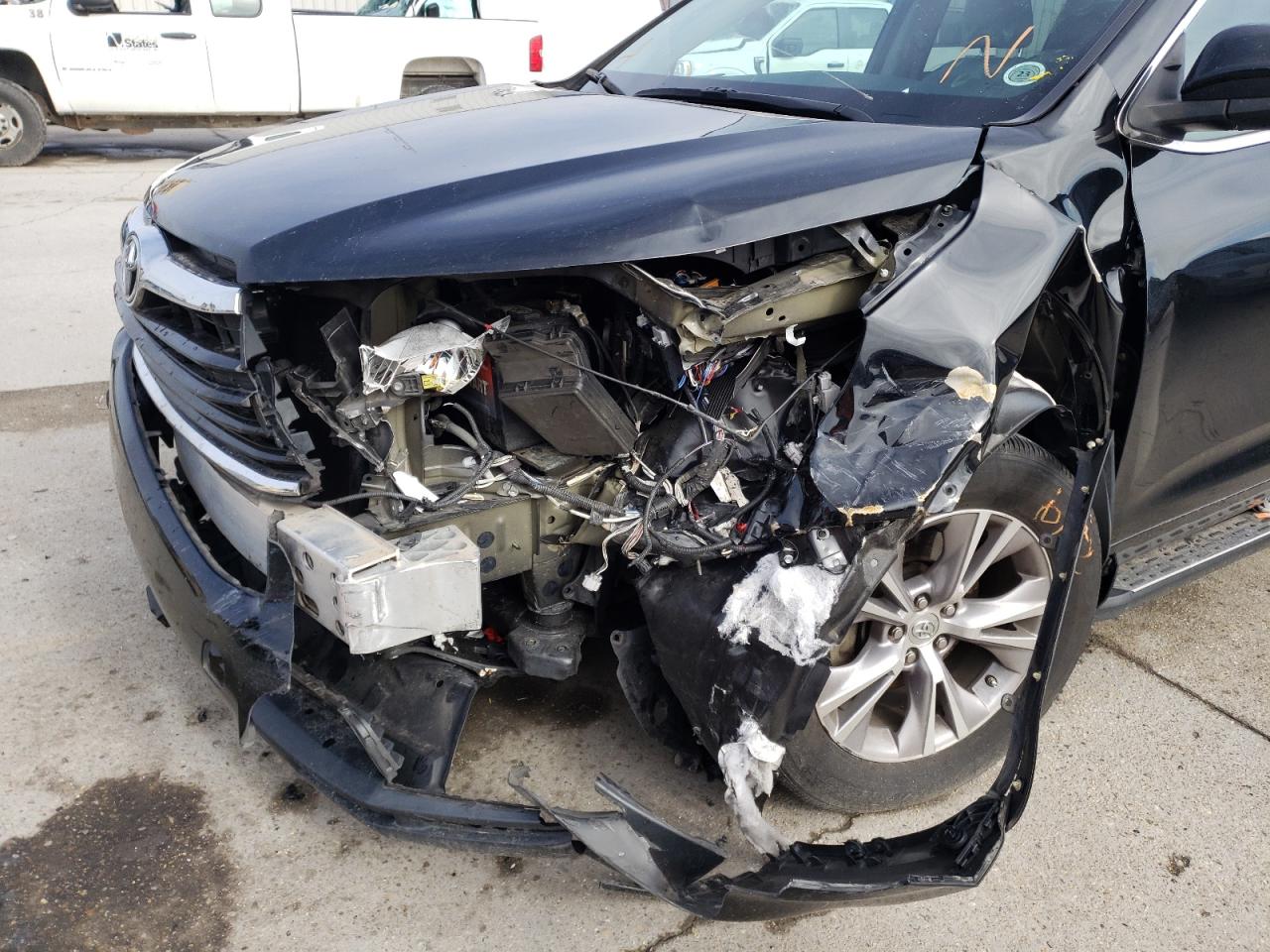 Photo 9 from auction – 2015 TOYOTA HIGHLANDER with VIN 5TDZKRFH8FS092127