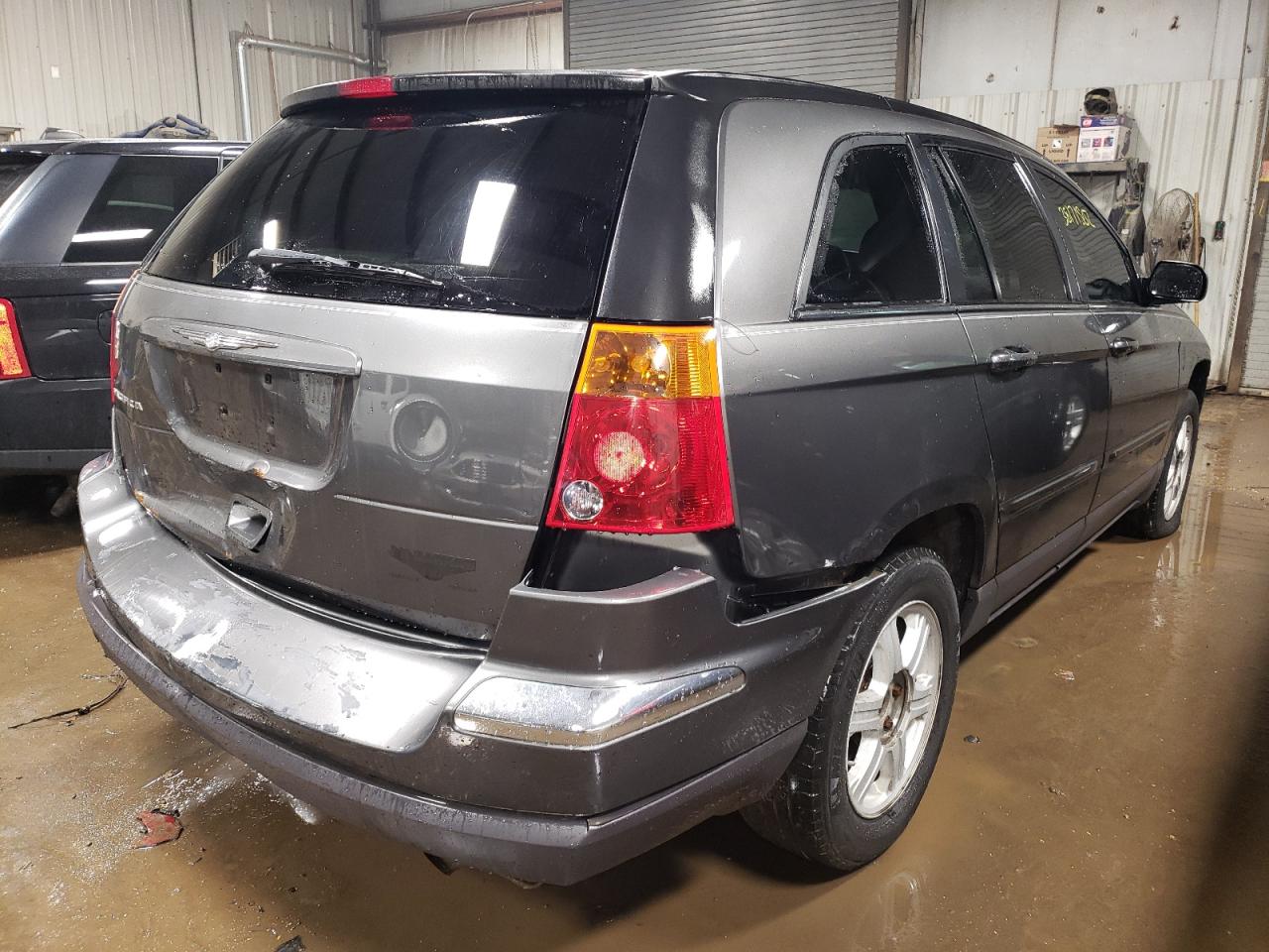 Photo 4 from auction – 2004 CHRYSLER PACIFICA with VIN 2C8GM684X4R581434
