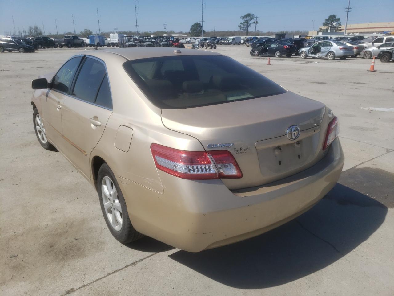Photo 3 from auction – 2011 TOYOTA CAMRY BASE with VIN 4T1BF3EK8BU761997