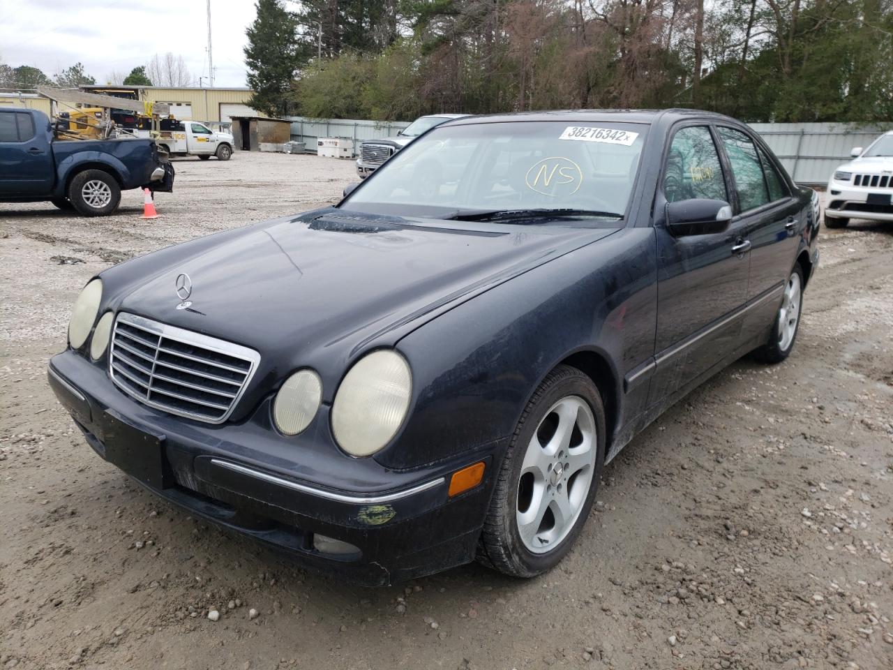 Photo 2 from auction – 2002 MERCEDES-BENZ E 320 with VIN WDBJF65J42B494831