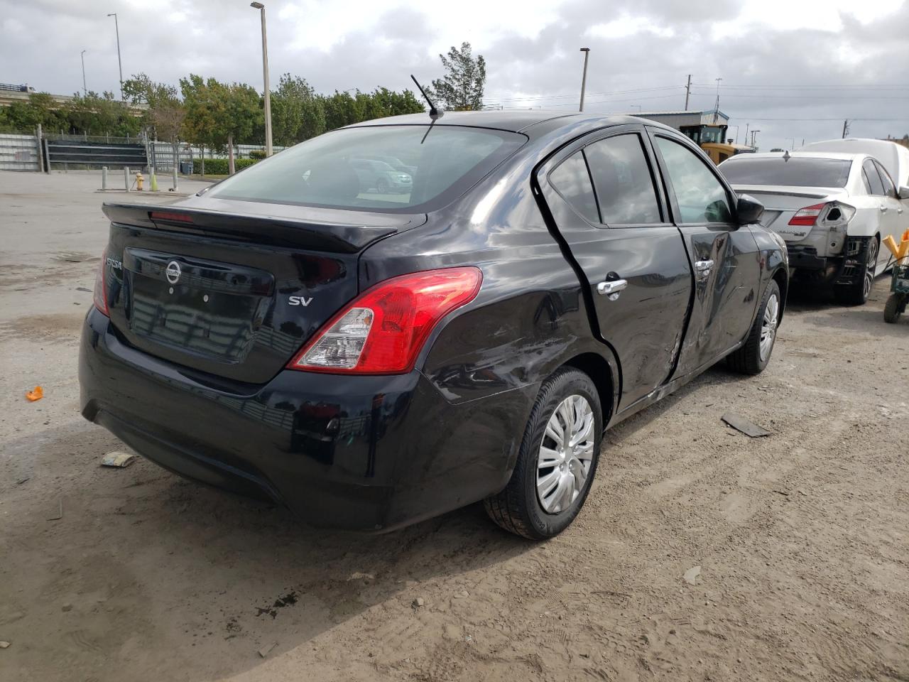 Photo 4 from auction – 2018 NISSAN VERSA S with VIN 3N1CN7AP6JL805656
