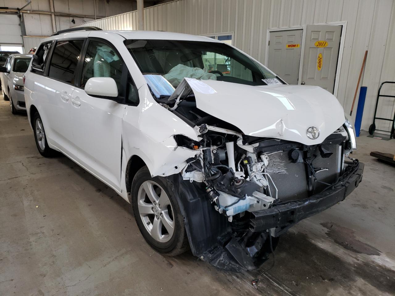 TOYOTA SIENNA LE 2015 with VIN 5TDKK3DCXFS656334 - Photo from auction