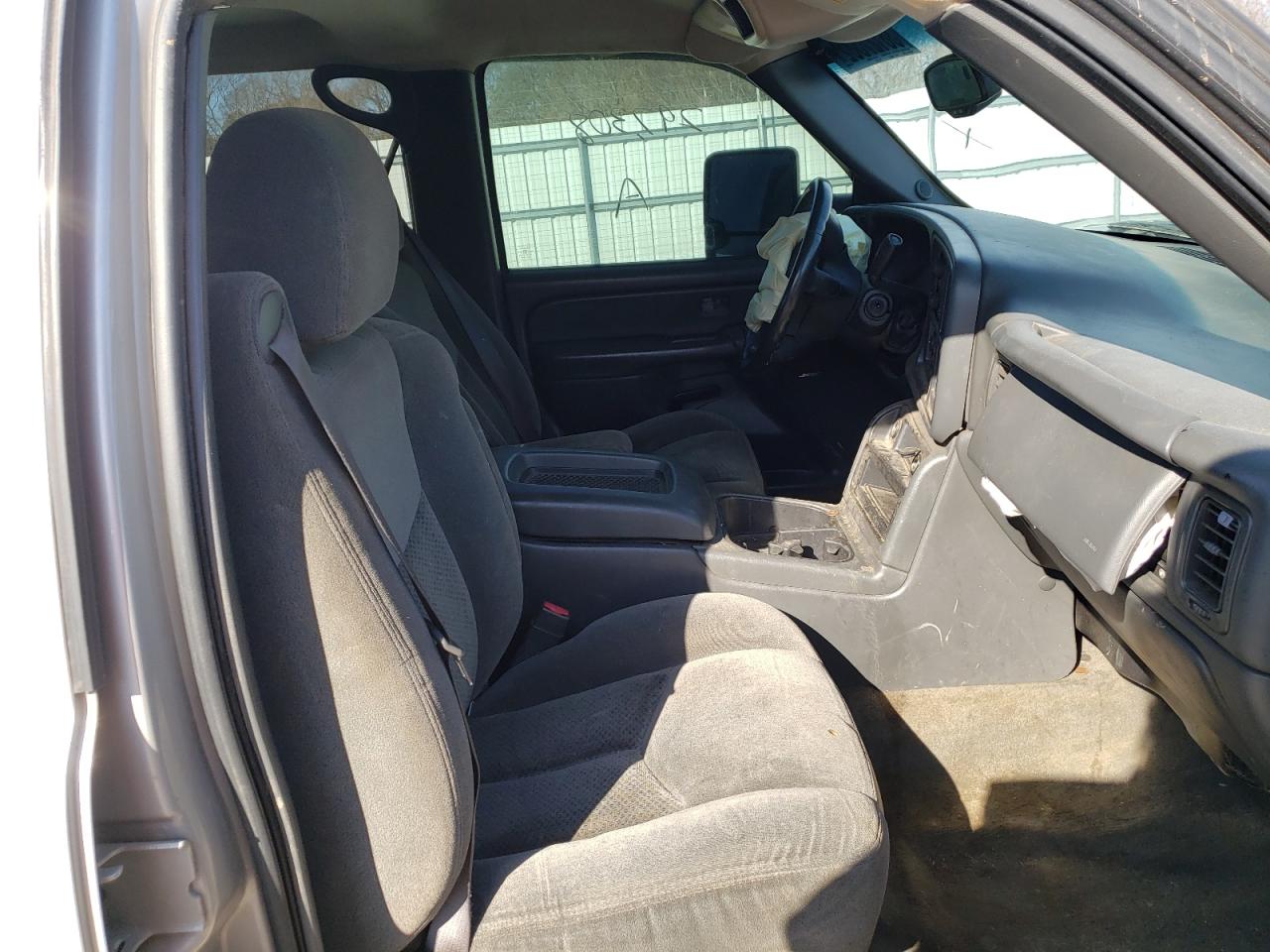 Photo 5 from auction – 2004 CHEVROLET SILVERADO with VIN 2GCEK13T241376320
