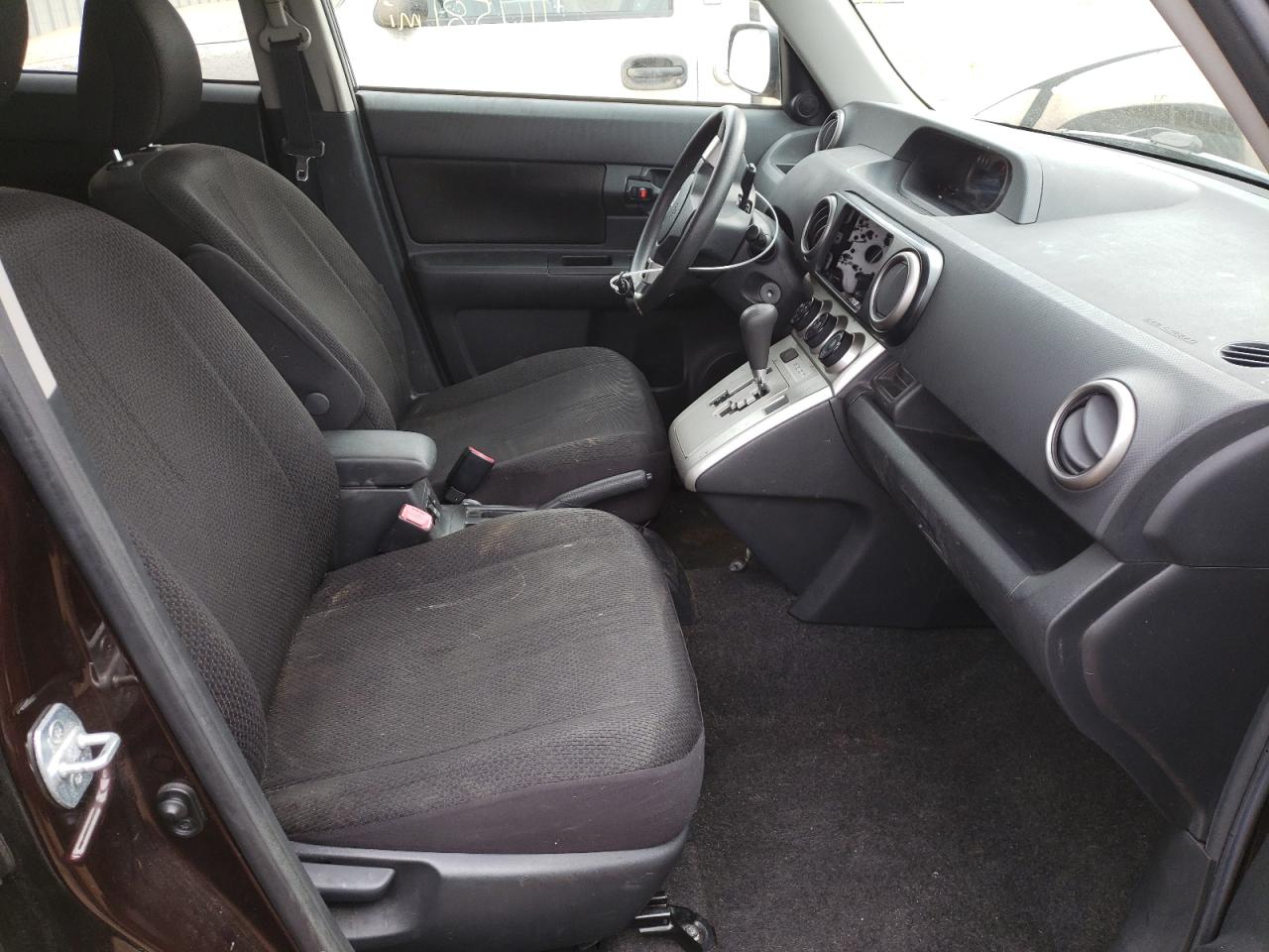 Photo 5 from auction – 2008 SCION SCION with VIN JTLKE50E381004086
