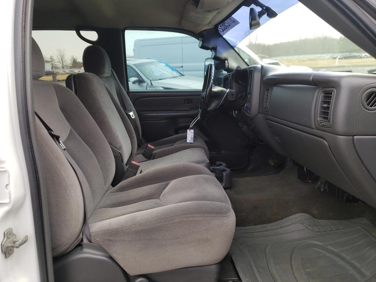 Photo 5 from auction – 2006 GMC SIERRA K25 with VIN 1GTHK23206F114141