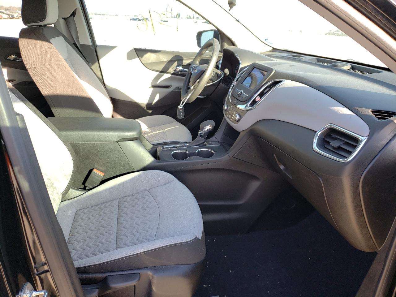 Photo 5 from auction – 2022 CHEVROLET EQUINOX LS with VIN 2GNAXHEV9N6101904