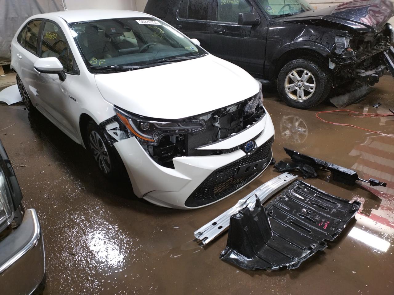 TOYOTA COROLLA LE 2021 with VIN JTDEAMDE2MJ024252 - Photo from auction
