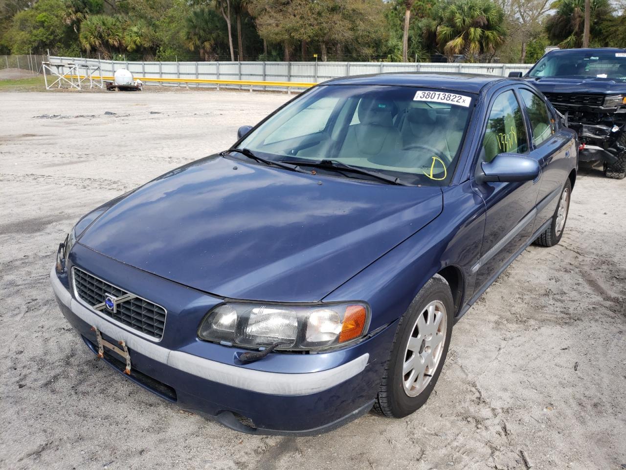 Photo 2 from auction – 2002 VOLVO S60 with VIN YV1RS61R022137524