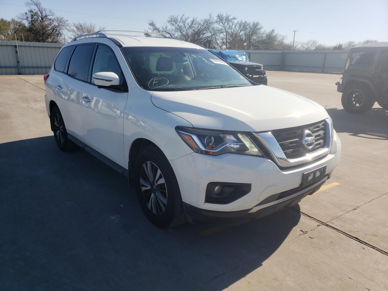 NISSAN PATHFINDER 2017 with VIN 5N1DR2MN5HC619403 - Photo from auction
