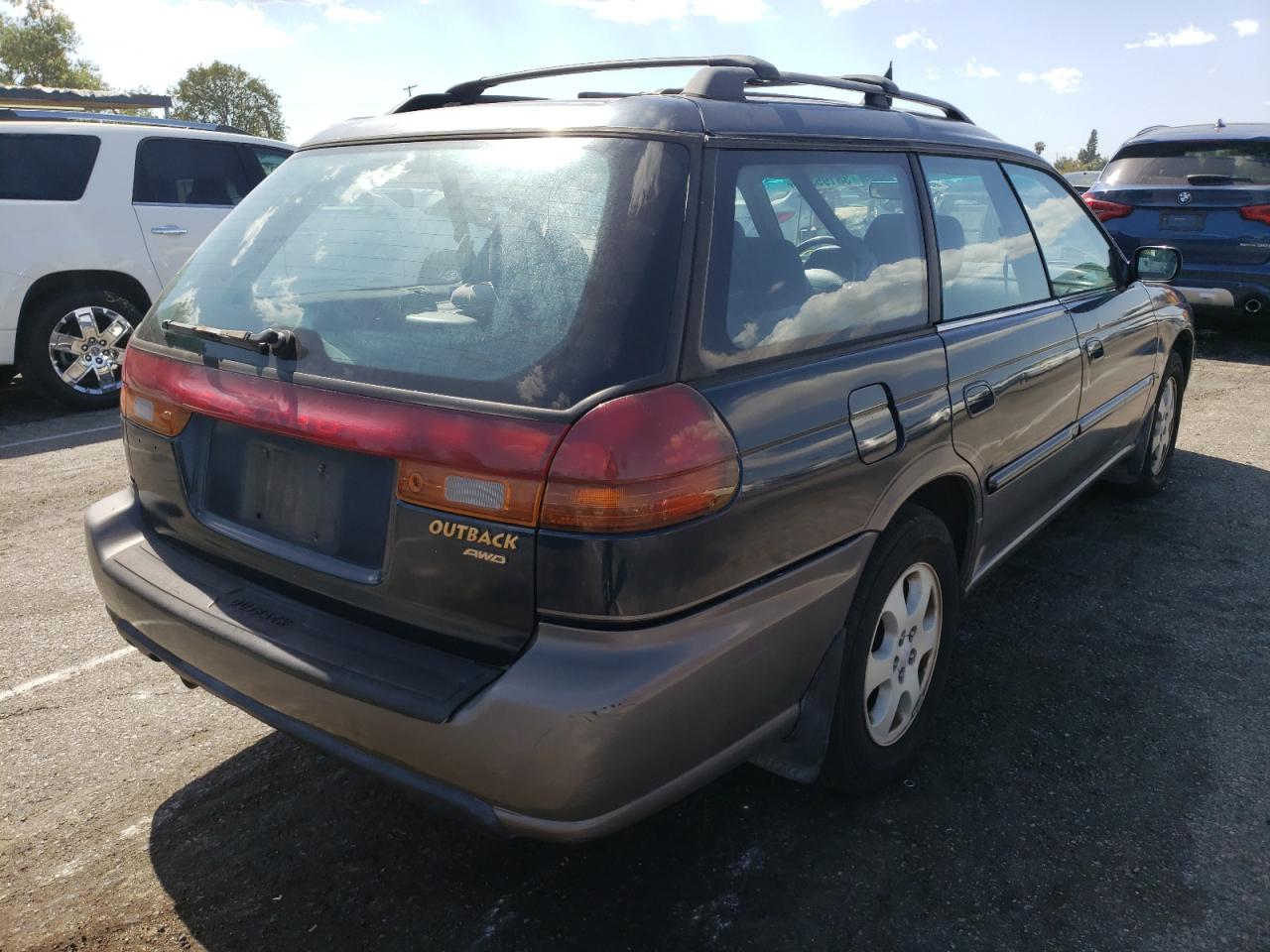 Photo 4 from auction – 1999 SUBARU LEGACY OUT with VIN 4S3BG6853X7616784