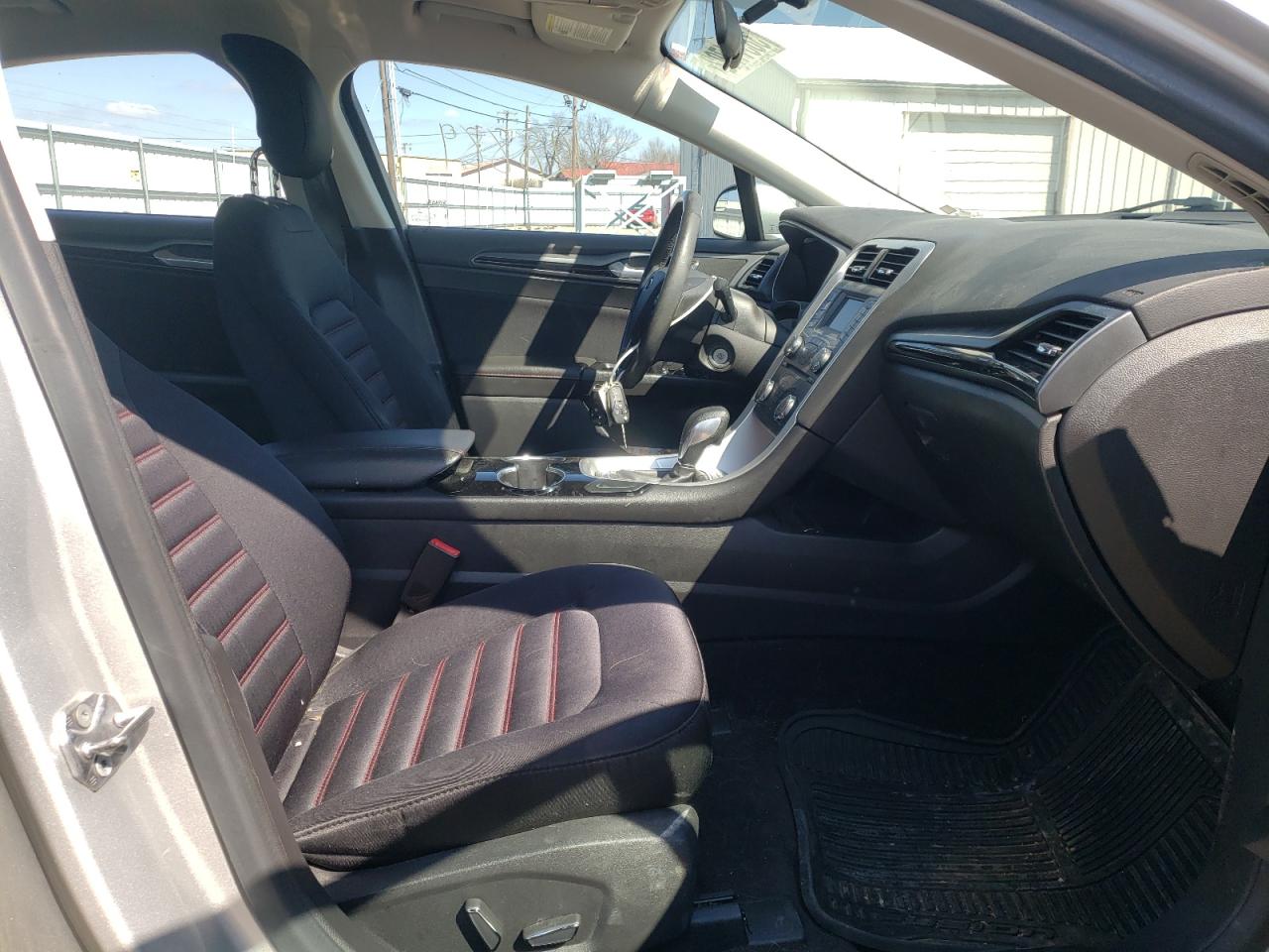 Photo 5 from auction – 2015 FORD FUSION SE with VIN 3FA6P0HD5FR111574