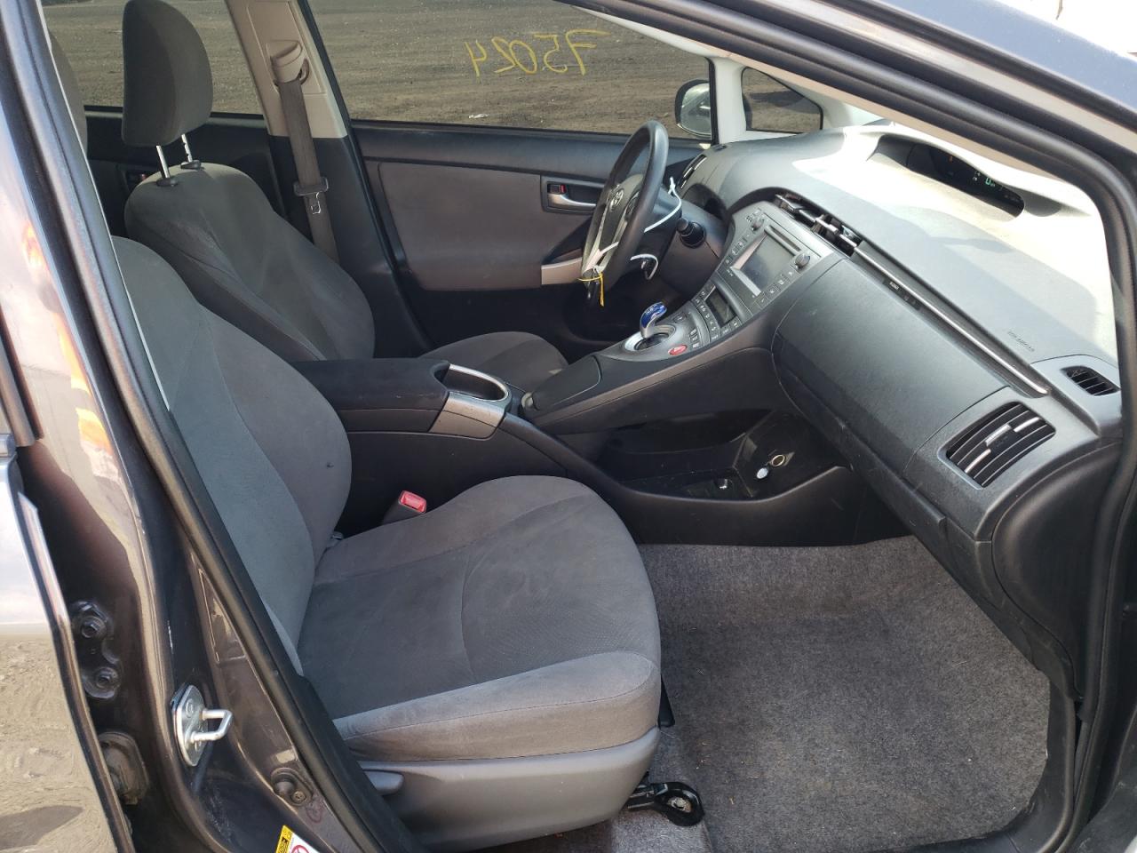 Photo 5 from auction – 2013 TOYOTA PRIUS with VIN JTDKN3DU6D1638567