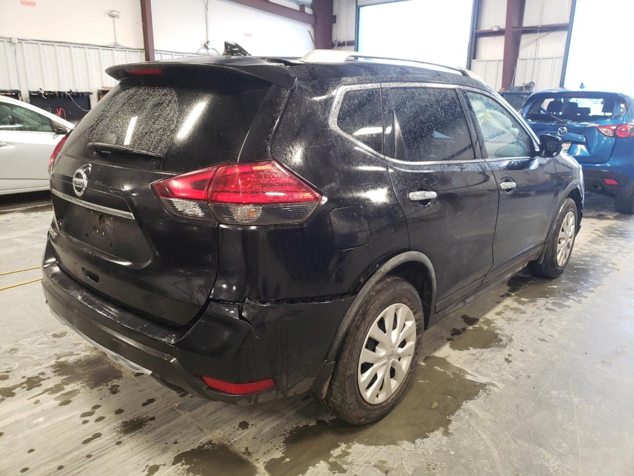 Photo 4 from auction – 2017 NISSAN ROGUE S with VIN JN8AT2MTXHW401094