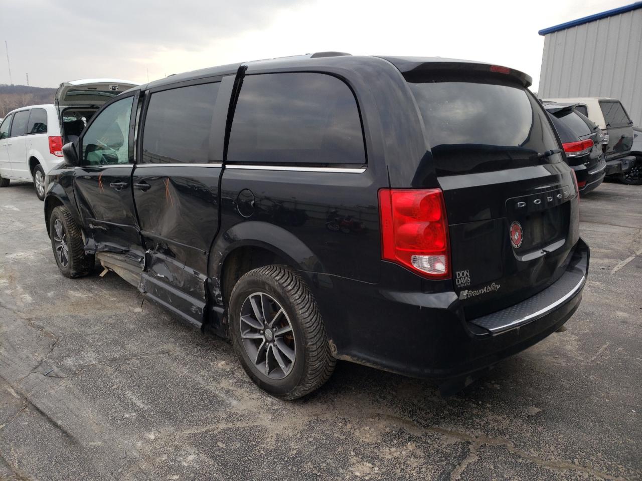 Photo 3 from auction – 2017 DODGE GRAND CARA with VIN 2C4RDGCG7HR557857