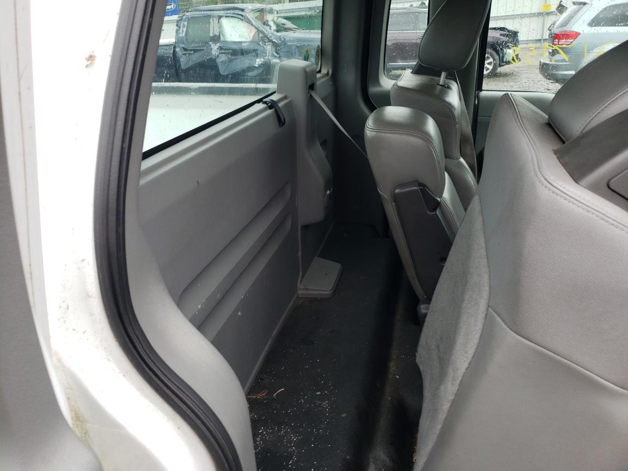 Photo 6 from auction – 2005 FORD F150 with VIN 1FTRF12W65NA36489