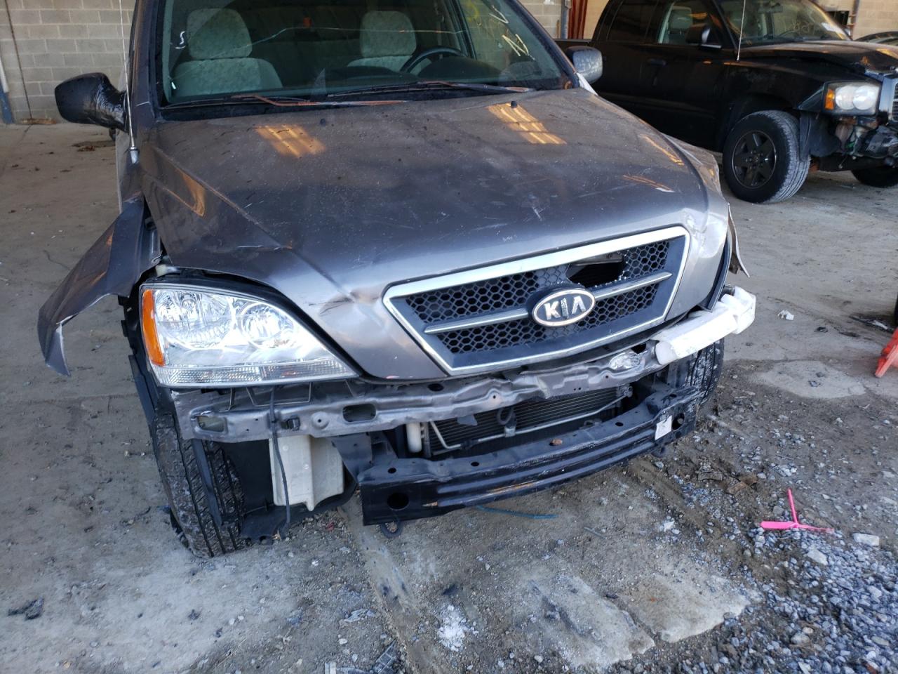Photo 9 from auction – 2006 KIA SORENTO EX with VIN KNDJD733565625433