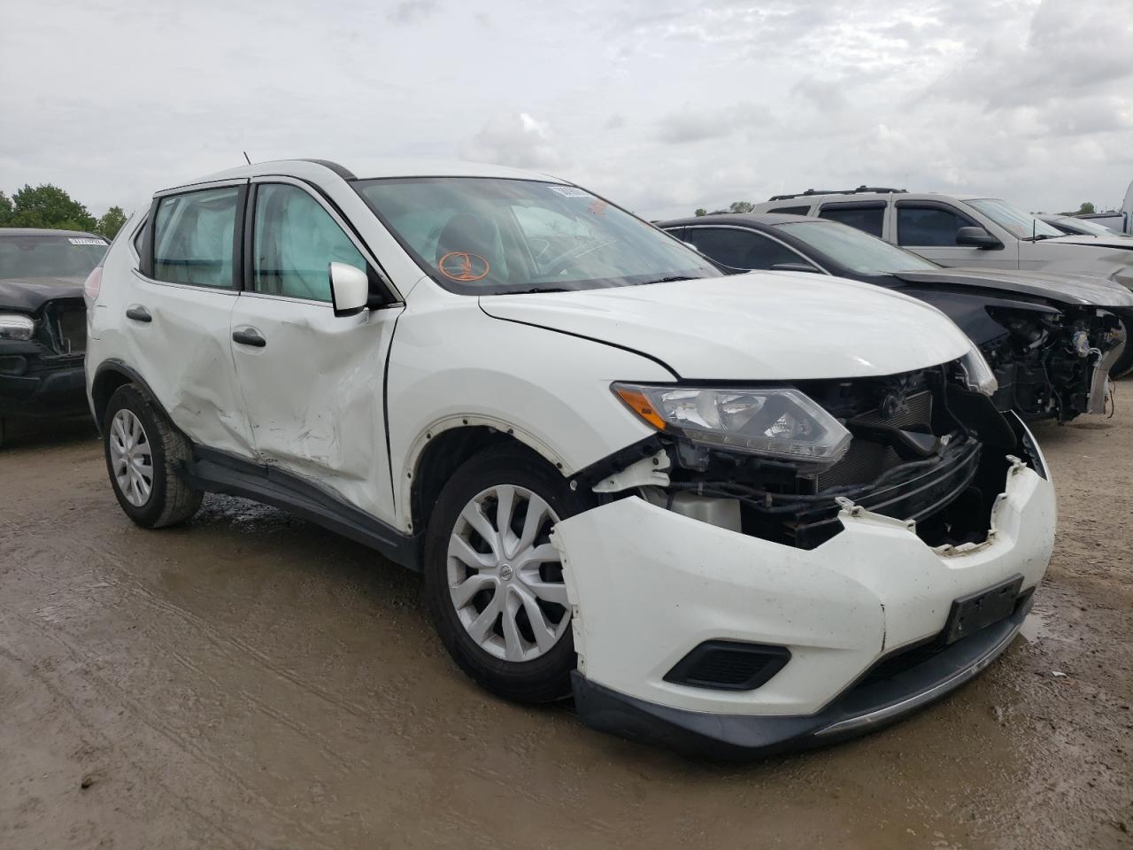 NISSAN ROGUE S 2016 with VIN KNMAT2MV1GP686337 - Photo from auction