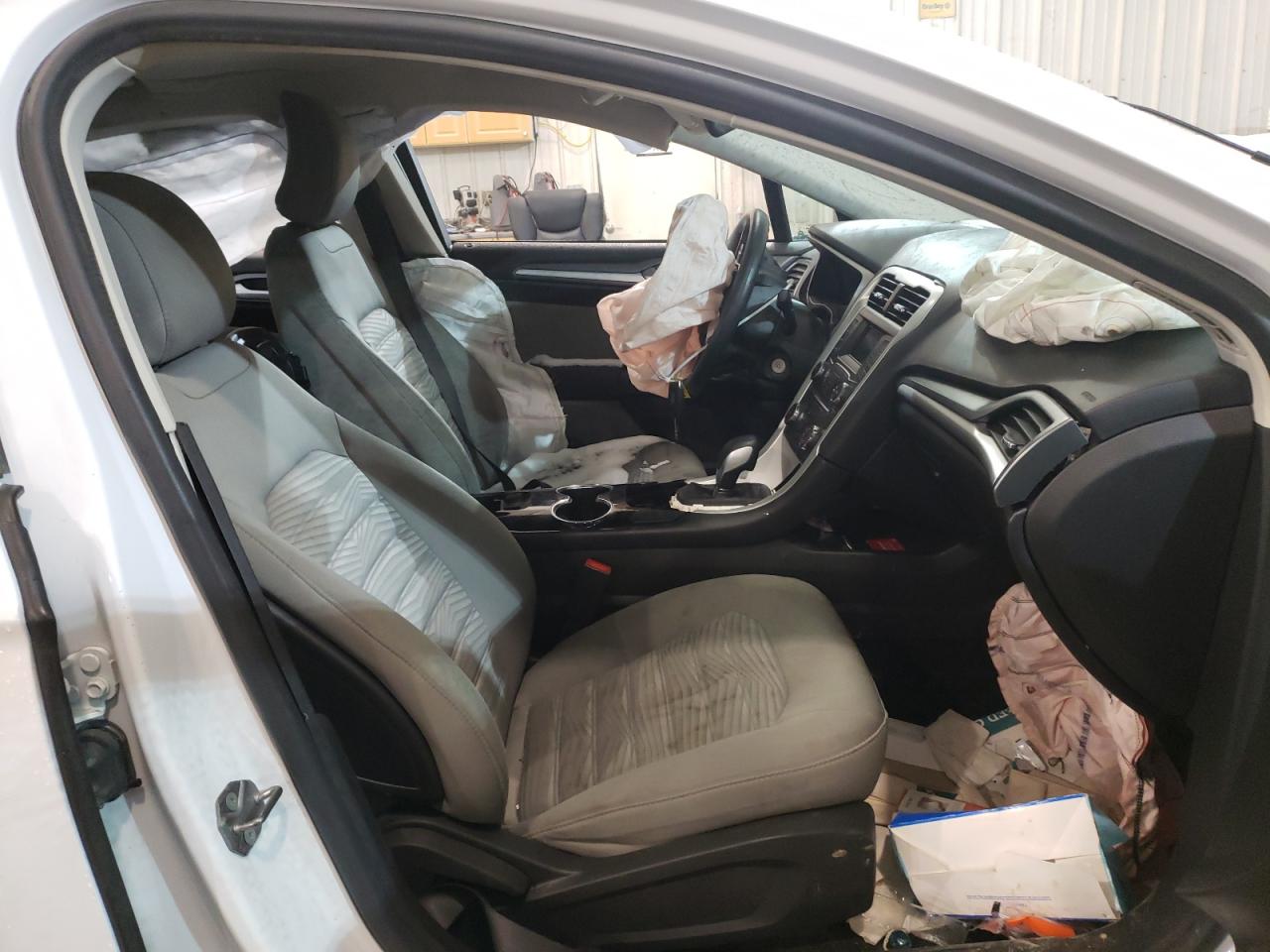 Photo 5 from auction – 2016 FORD FUSION S with VIN 3FA6P0G70GR176278
