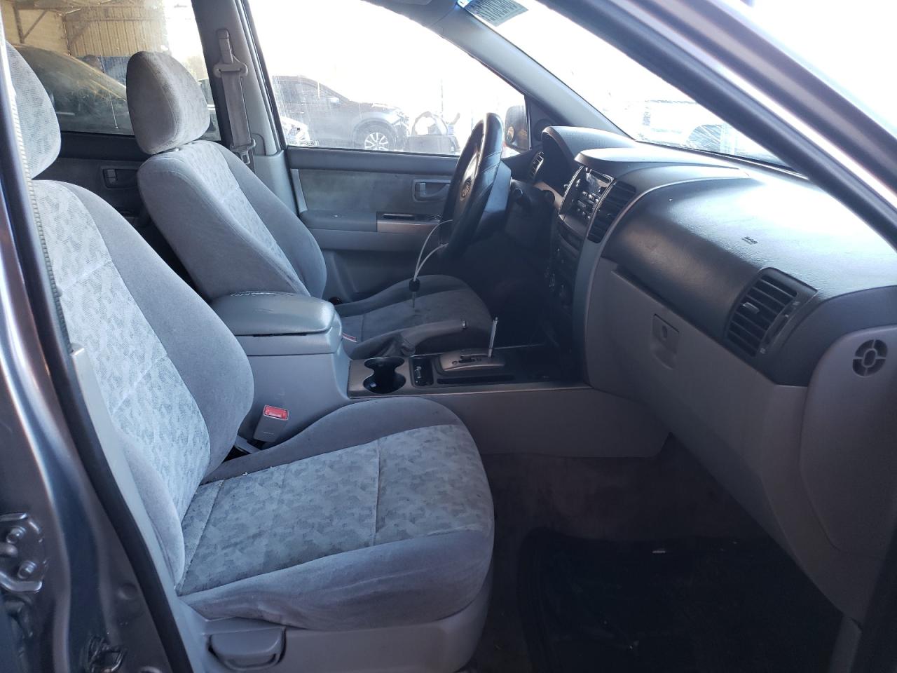 Photo 5 from auction – 2006 KIA SORENTO EX with VIN KNDJD733565625433