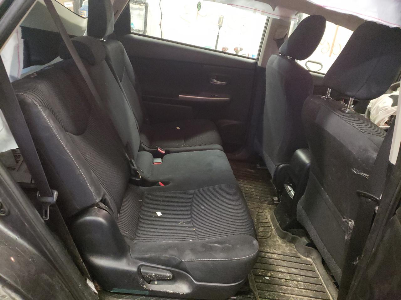 Photo 6 from auction – 2017 TOYOTA PRIUS V with VIN JTDZN3EU9HJ069751