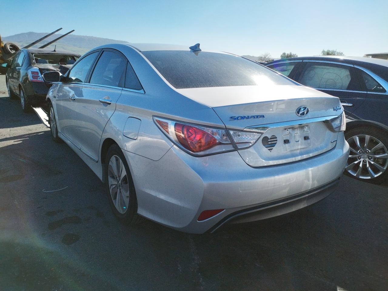 Photo 3 from auction – 2015 HYUNDAI SONATA HYB with VIN KMHEC4A44FA132375