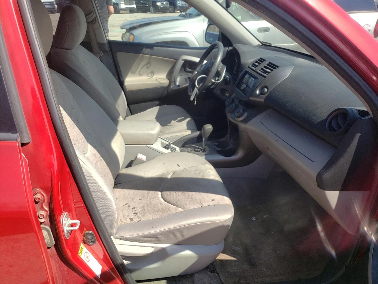 Photo 5 from auction – 2010 TOYOTA RAV4 with VIN JTMBF4DV0AD022689
