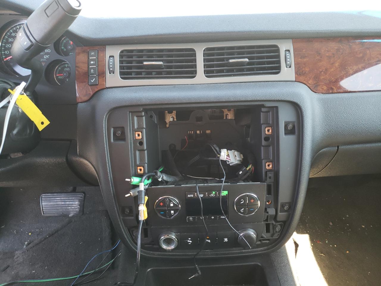 Photo 9 from auction – 2009 CHEVROLET SUBURBAN C with VIN 1GNFC26J29R181356